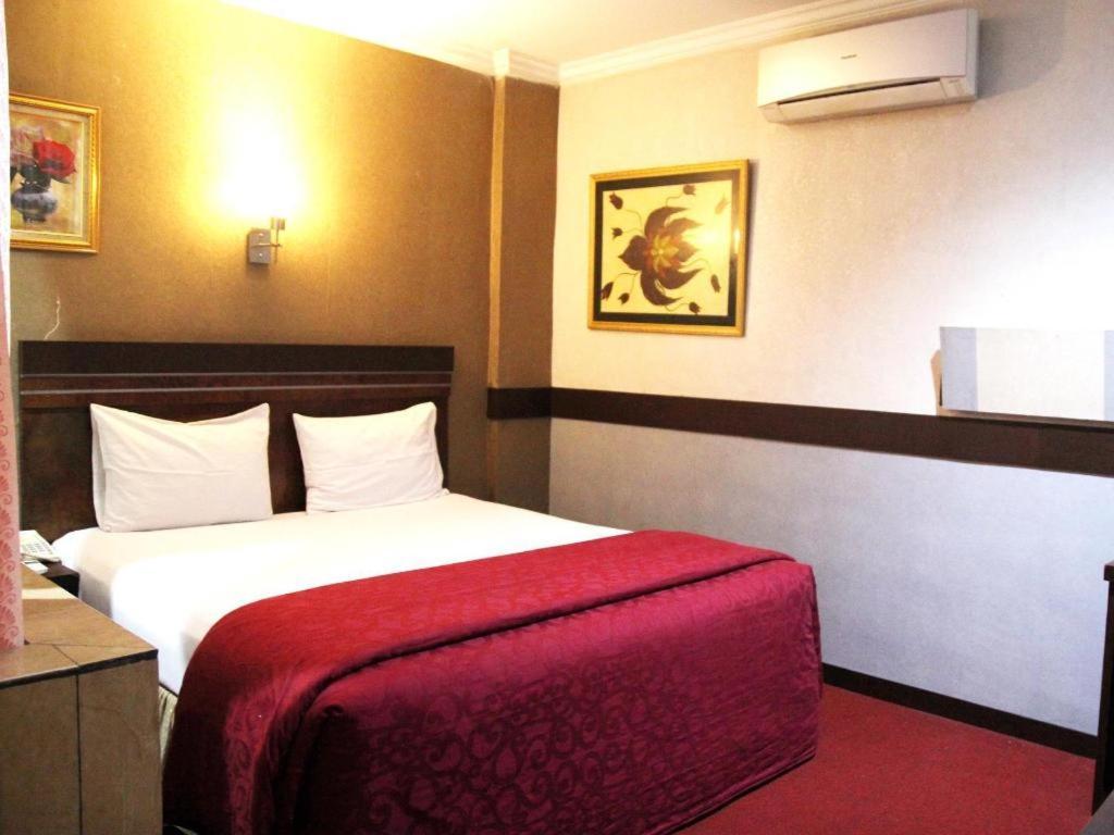 Hotel Menara Lexus Medan Exterior foto